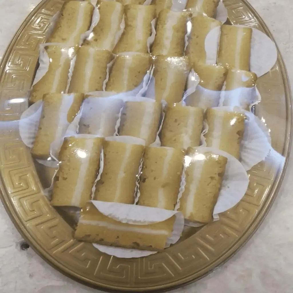 بسبوسة مع القشطة